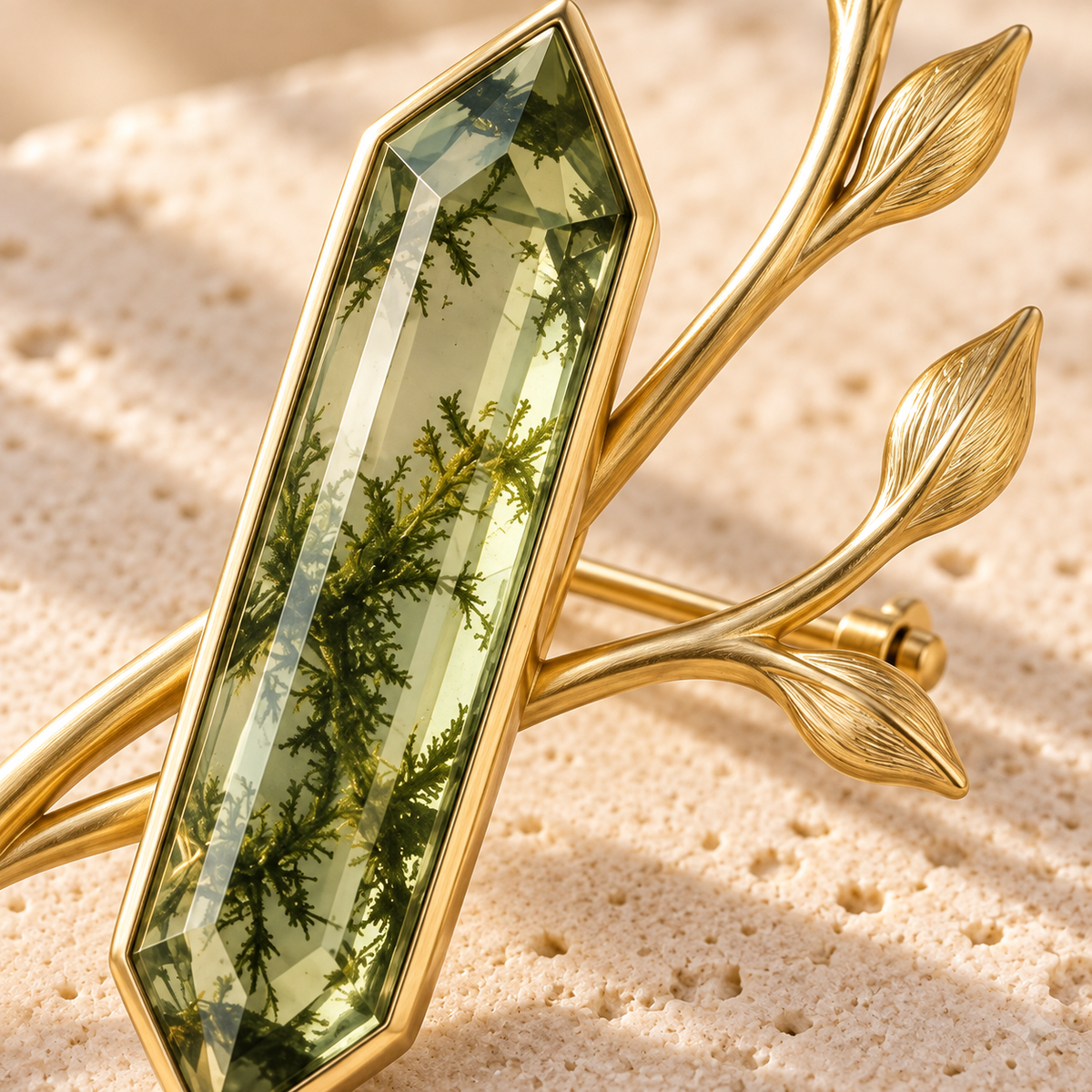 VARUNIQOK® Nivelle Moss Prism Brooch gemstone detail