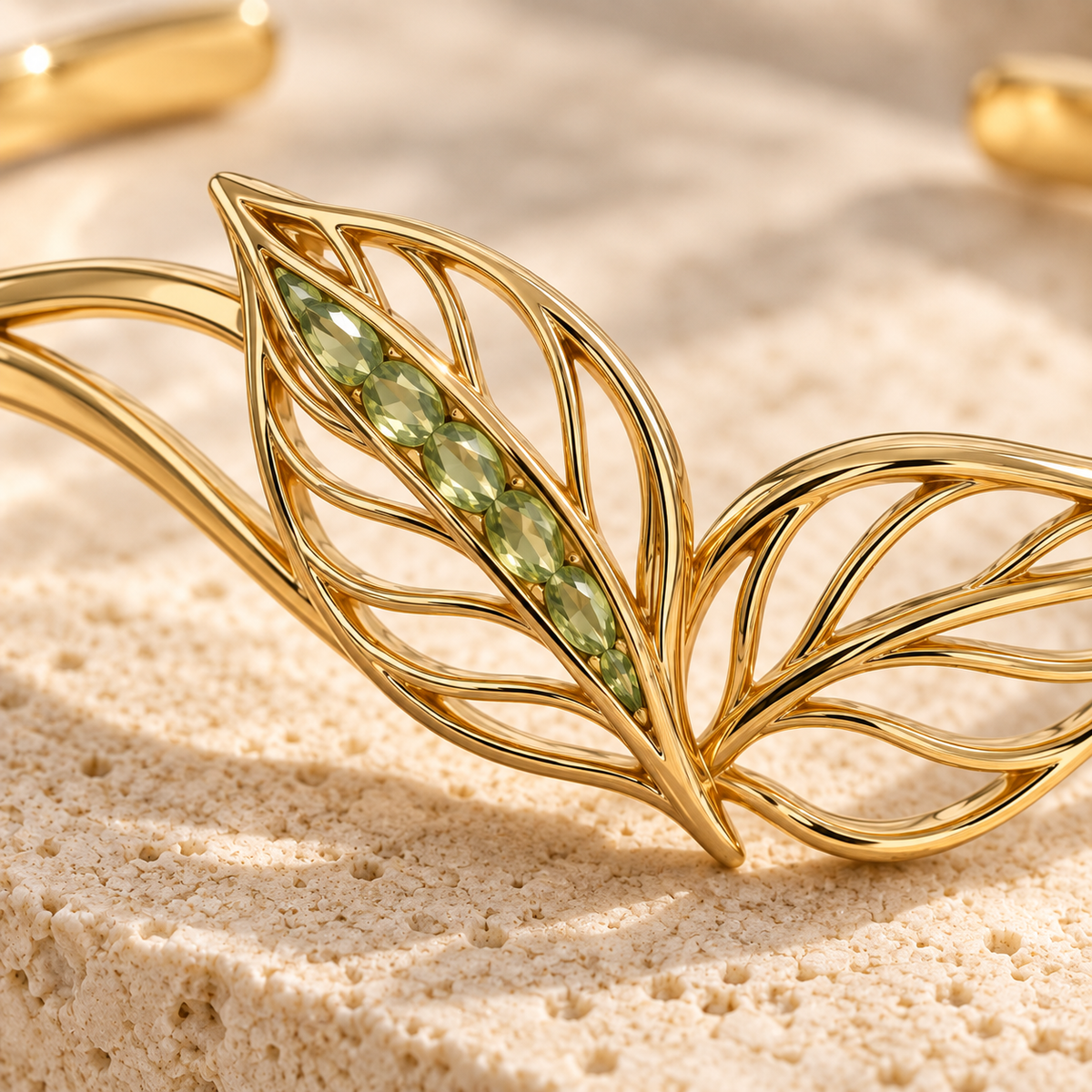 VARUNIQOK® Sylpha Leafwing Cuff gemstone detail